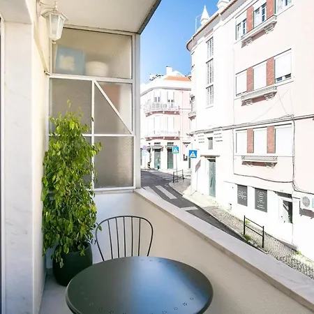 Historic Center River View Balcony Apartment Lisbon